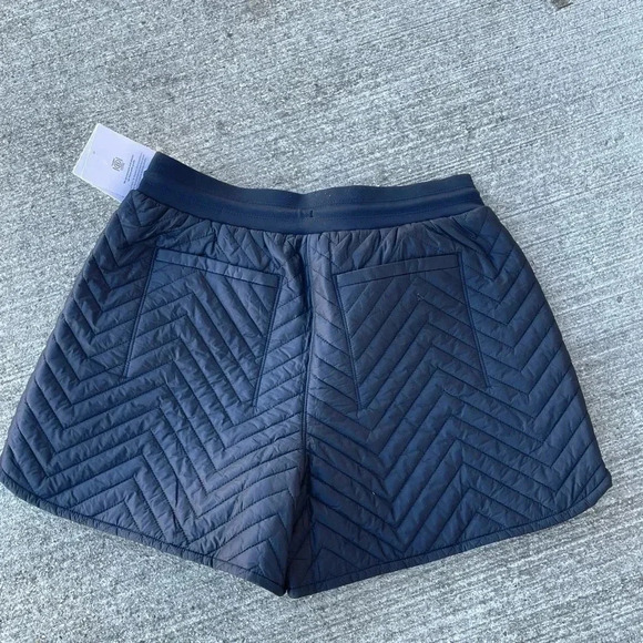 NWT Athleta Apres Ski Short Shorts Black Size 4 - Picture 4 of 6